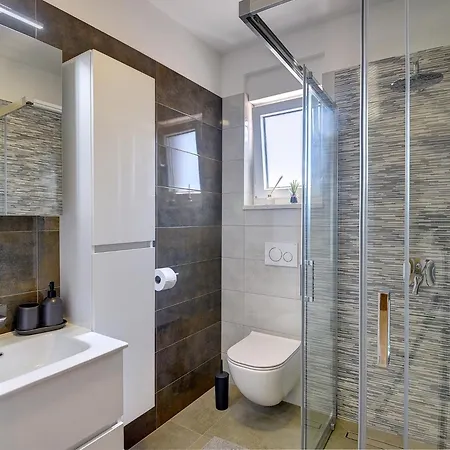 Vakantiehuis House With A Parking Space Valtura, - 22784 *