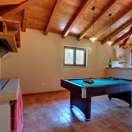 Holiday Home With Hot Tub Valtura, Pula - 22784 *