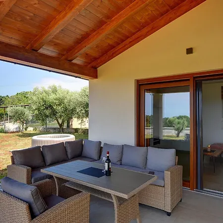 Σπίτι διακοπών House With A Parking Space Valtura, - 22784 Πούλα