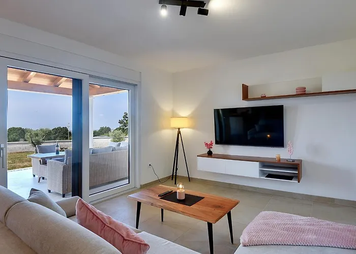 بيت للعطل House With A Parking Space Valtura, - 22784 *