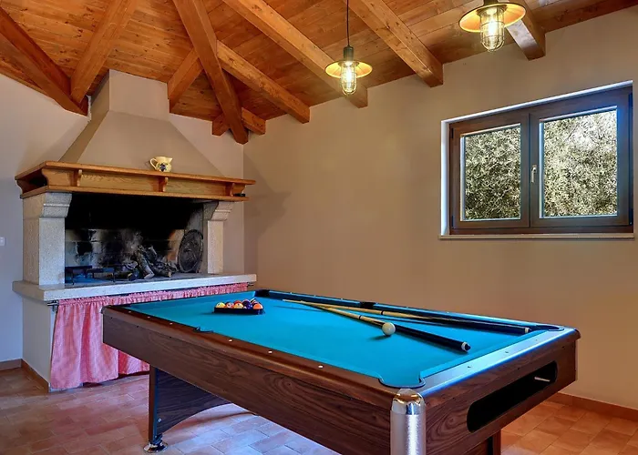 بيت للعطل House With A Parking Space Valtura, - 22784 بولا