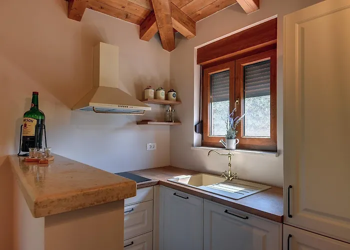 House With A Parking Space Valtura, - 22784 *